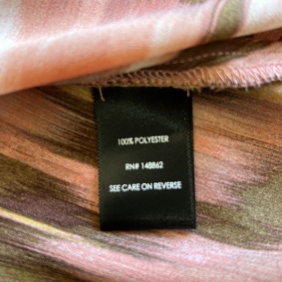 Torrid Georgette Multi Print Split Neck Top sz2X - Picture 10 of 11